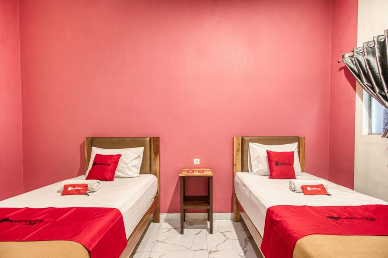 Reddoorz Plus @ Flory Hotel Yogyakarta Exterior foto